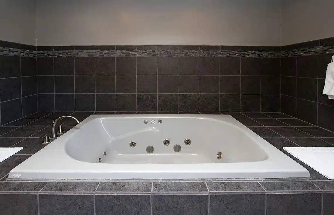 New Victorian Suites Lincoln has Jacuzzi suites