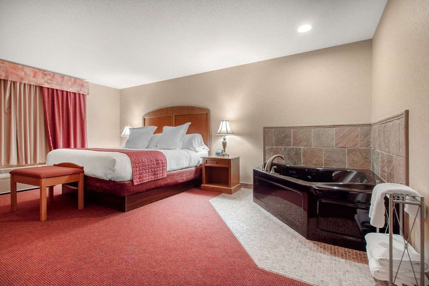 Norfolk Lodge & Suites