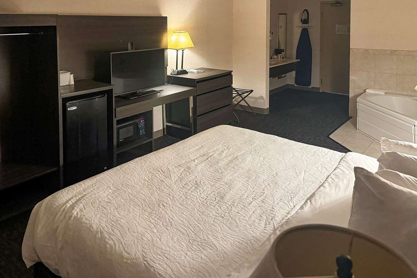 Quality Inn Spearfish I-90 has Jacuzzi suites