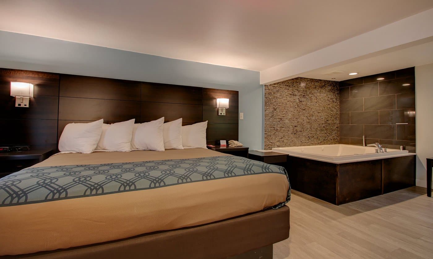 Quality Inn & Suites Lincoln NH has Jacuzzi suites