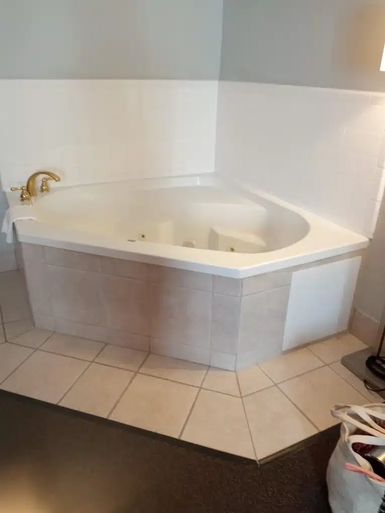 Ramada by Wyndham Keystone Near Mt Rushmore has Jacuzzi suites