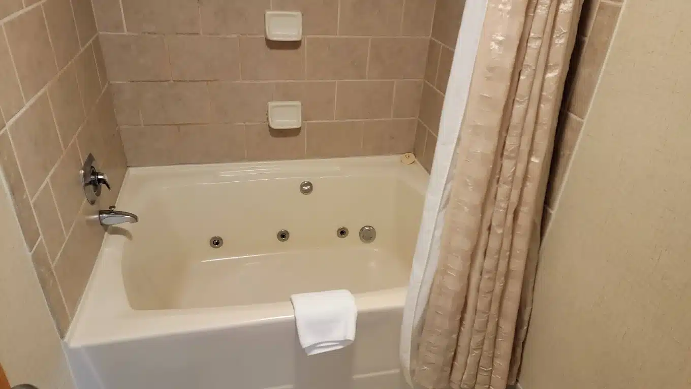 Ramkota Hotel Pierre SD has Jacuzzi suites
