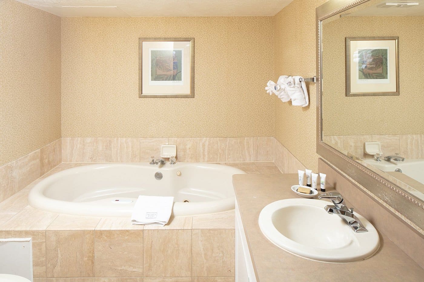 Red Lion Hotel Pocatello has Jacuzzi suites
