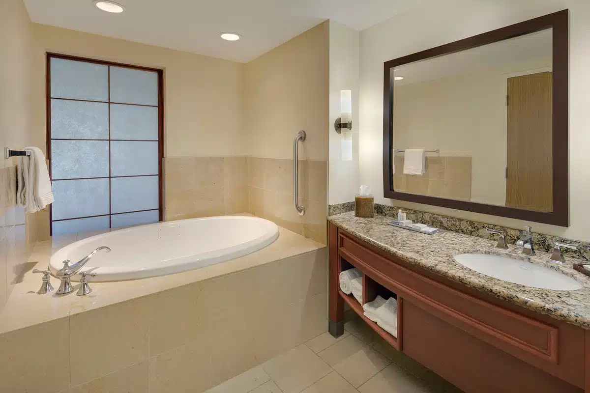 Renaissance Phoenix Glendale Hotel & Spa has Jacuzzi suites