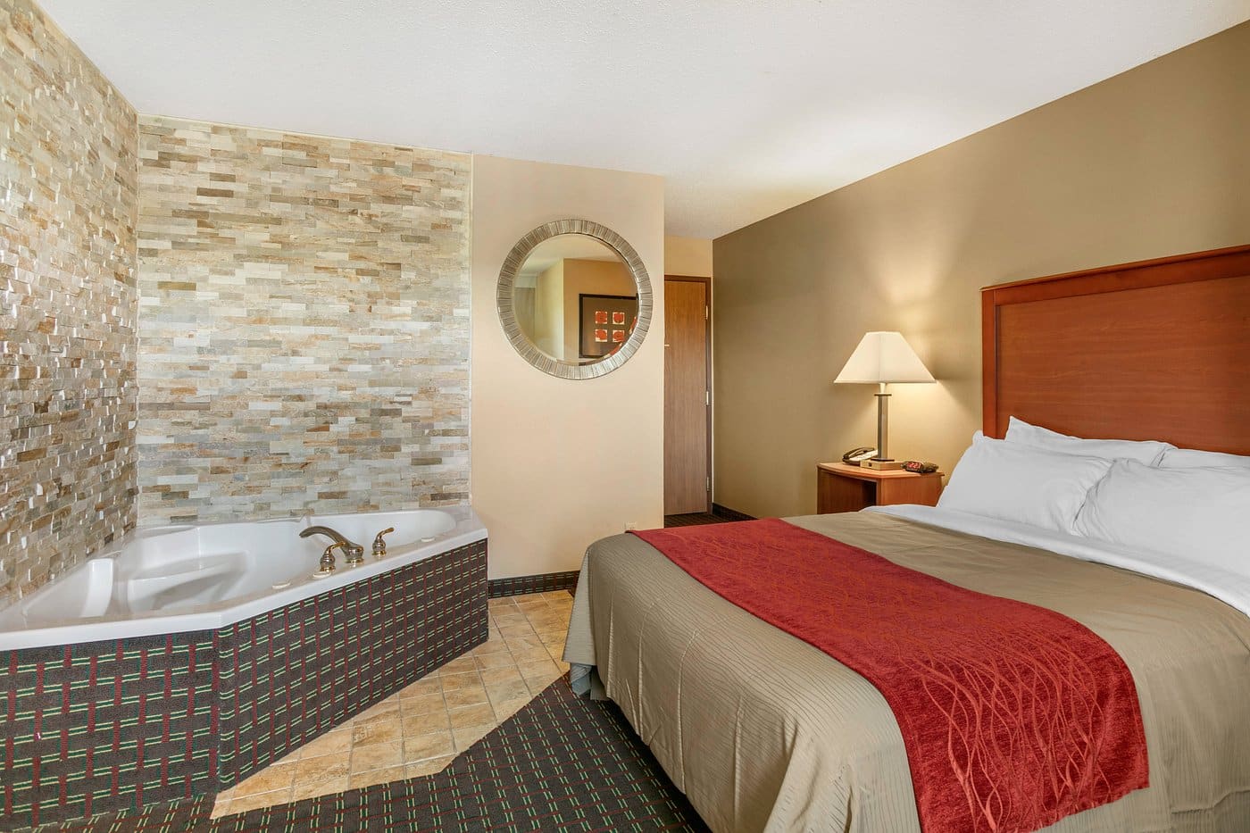 Rodeway Inn Rapid City has Jacuzzi suites