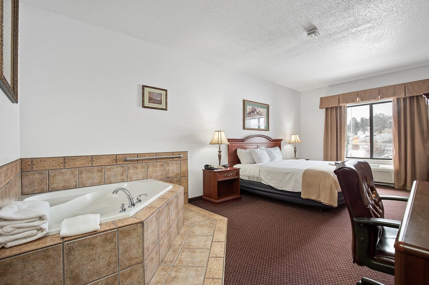 Stay USA Hotel and Suites has Jacuzzi suites