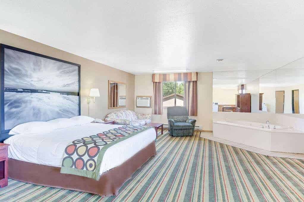 Super 8 by Wyndham Mitchell has Jacuzzi suites