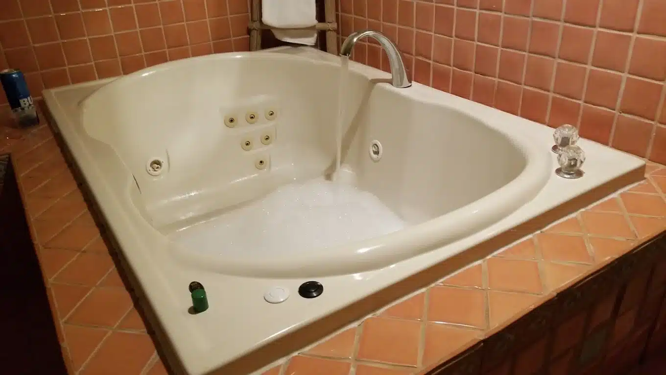 Super 8 by Wyndham Payson has Jacuzzi suites