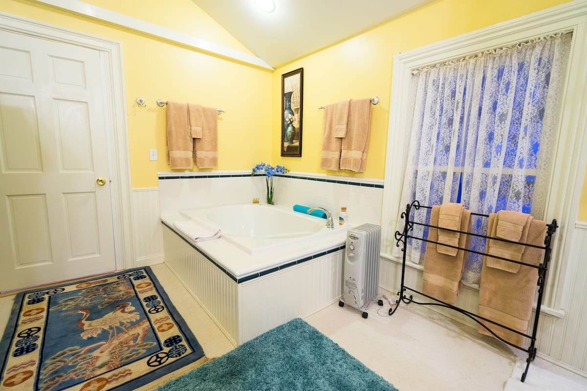 Sutton House B & B has Jacuzzi suites
