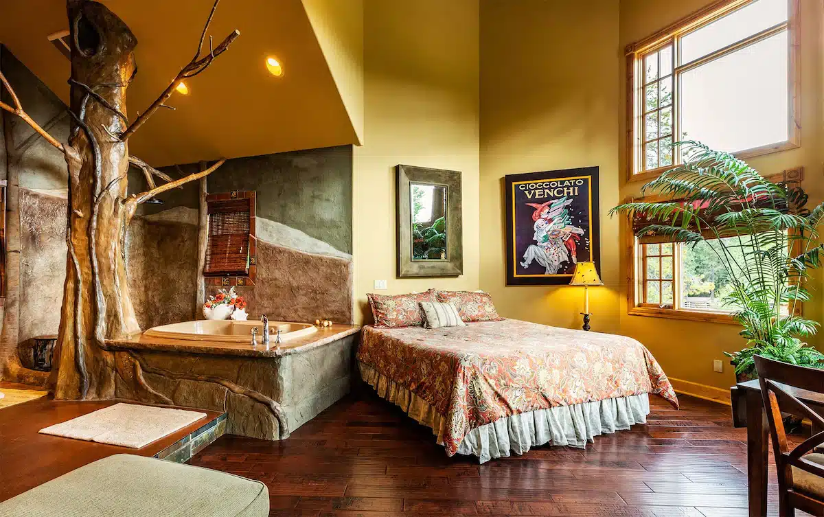 Talus Rock Retreat has Jacuzzi suites