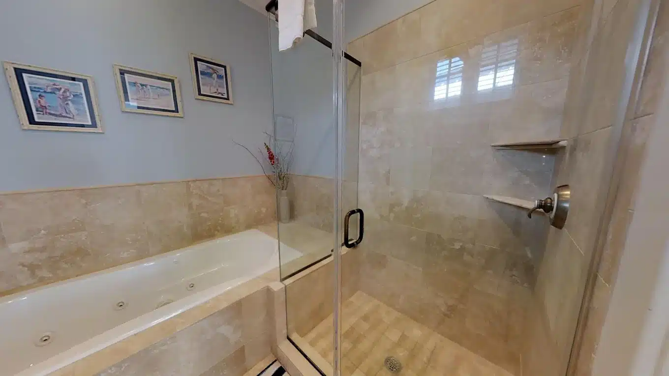 Holiday Inn Express & Suites Gulf Shores By IHG has Jacuzzi suites