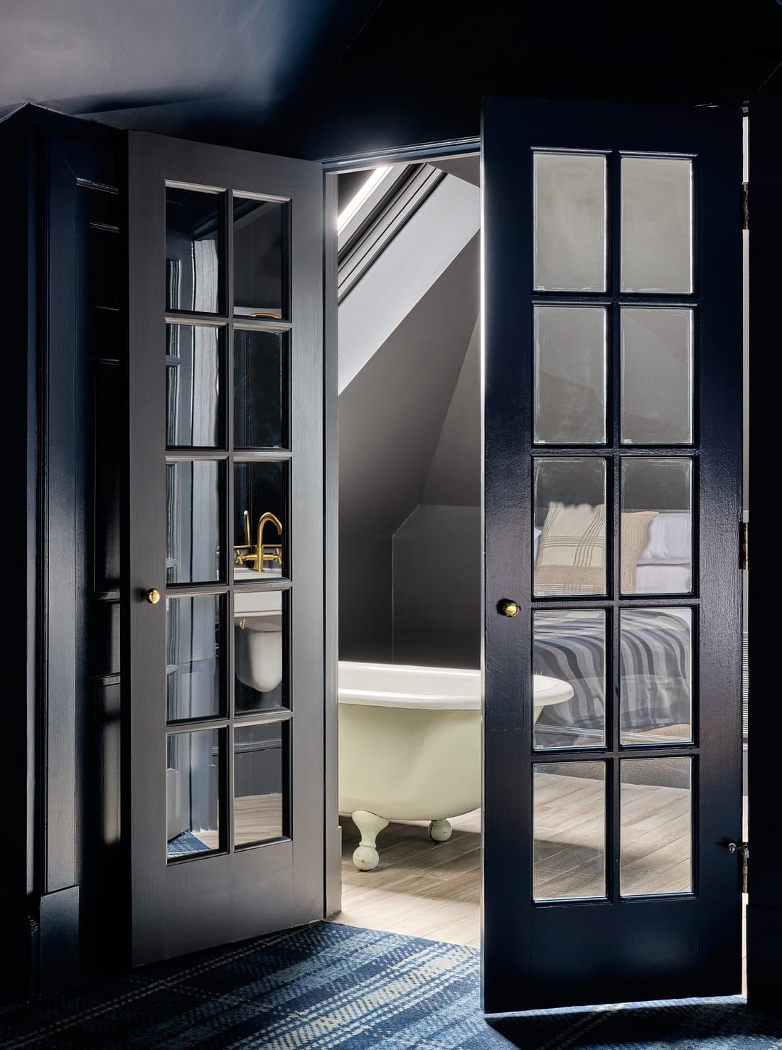 The Hotel Portsmouth has suites with private spa tub