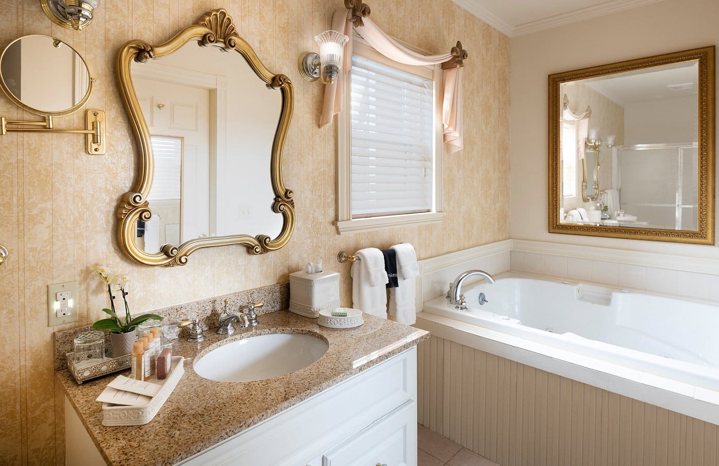 The Inn At Thorn Hill has Jacuzzi suites