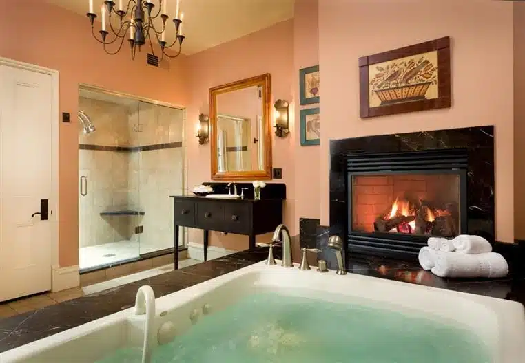 The Inn at Hermannhof has Jacuzzi suites
