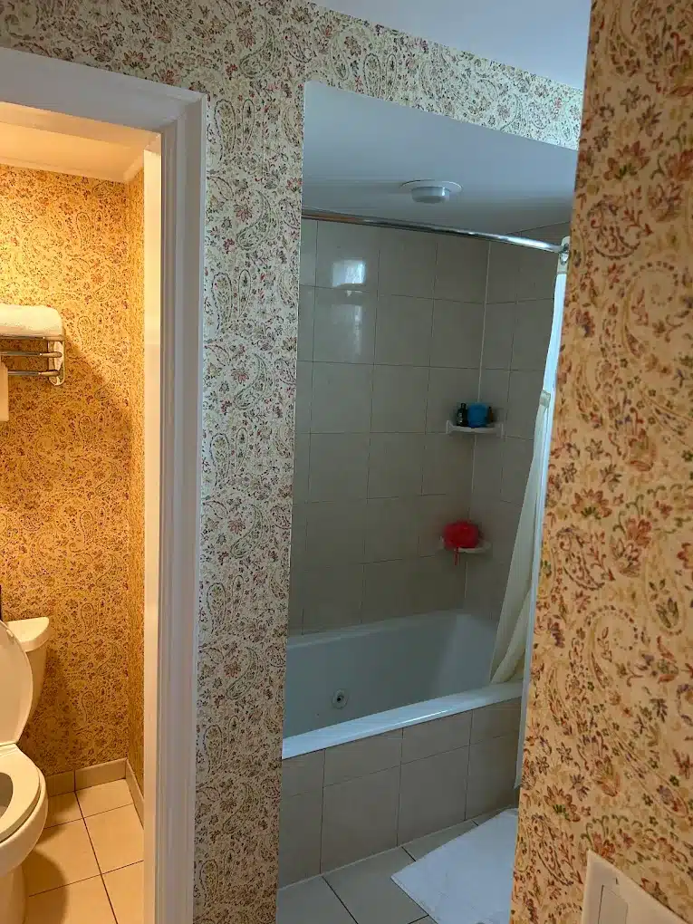 The King and Prince Beach & Golf Resort has Jacuzzi suites
