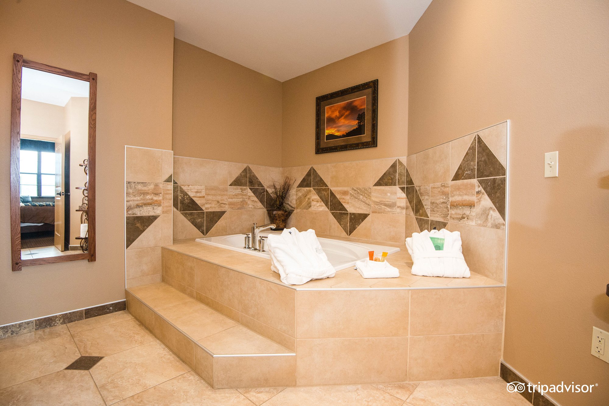 The Lodge At Deadwood has Jacuzzi suites