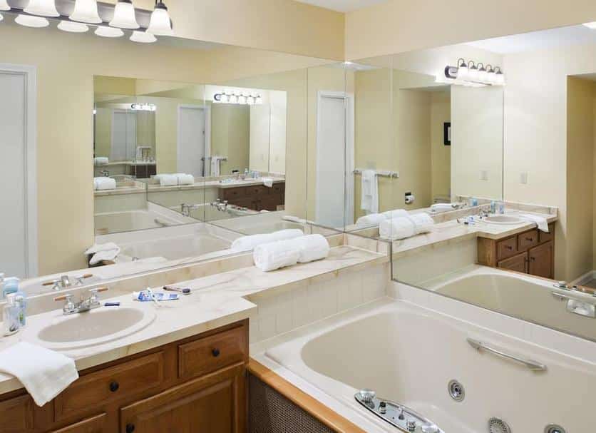 The Summit Resort has Jacuzzi suites