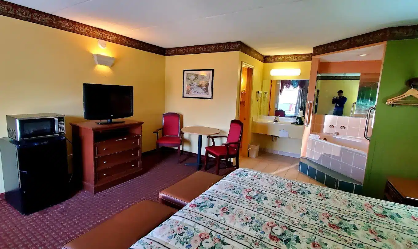 Thomasville Inn has Jacuzzi suites