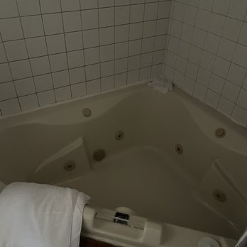 Tombstone Sagebrush Inn has Jacuzzi suites