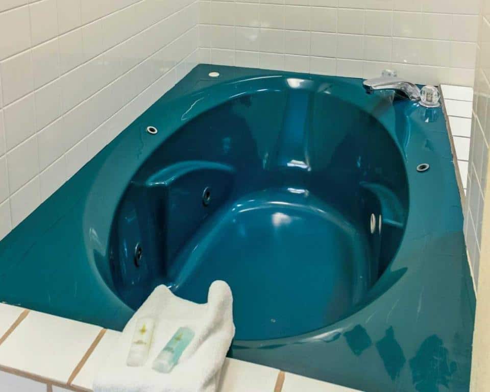 Lexington Hotels with Jacuzzi in Room