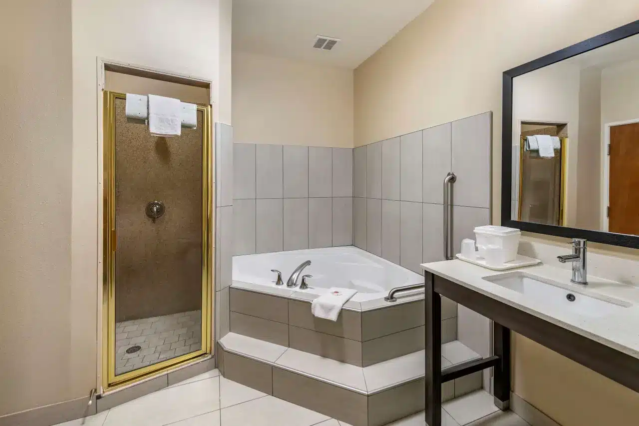 Comfort Inn & Suites Lubbock has Jacuzzi suites