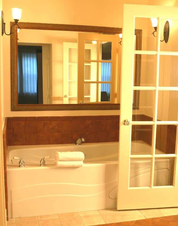 Fairhaven Village Inn has private spa tub