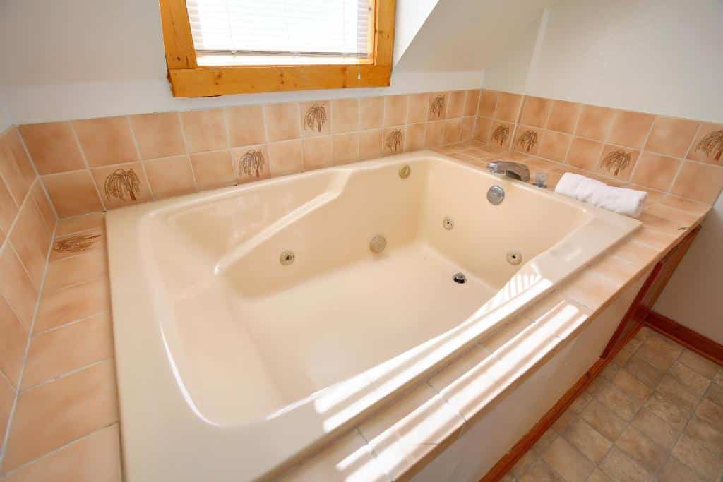 Barrier Island Station has Jacuzzi suites