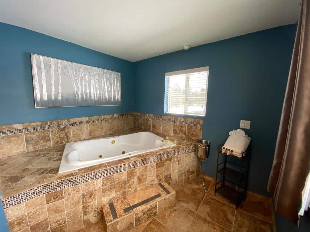 Heavenly Inn Lake Tahoe has jacuzzi suites