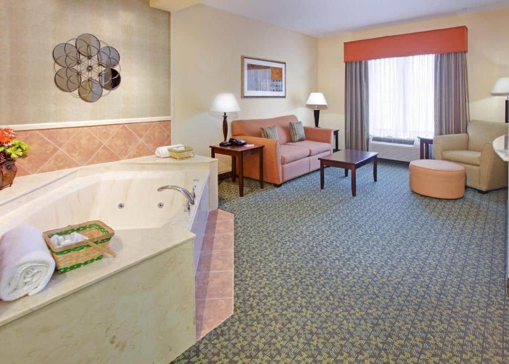 Holiday Inn Express & Suites Covington has Jacuzzi suites
