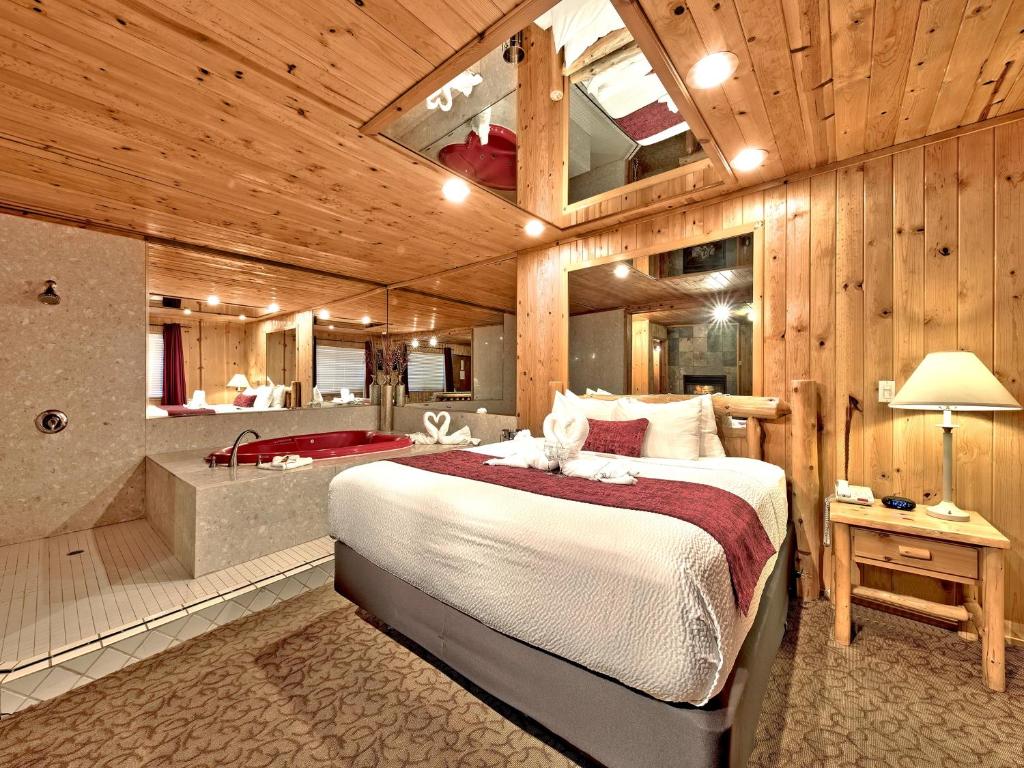 Secrets Inn has jacuzzi suites