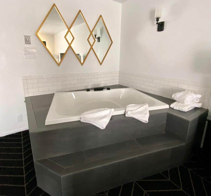 Masterpiece Hotel has Jacuzzi suites