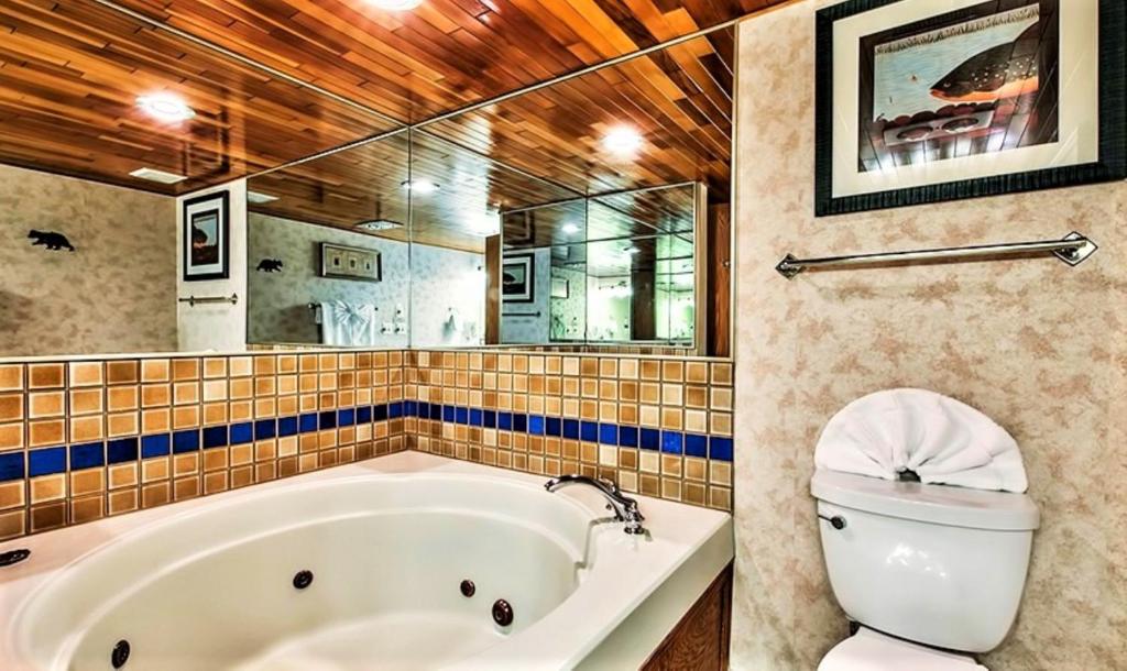 Tahoe Beach and Ski Club has jacuzzi suites