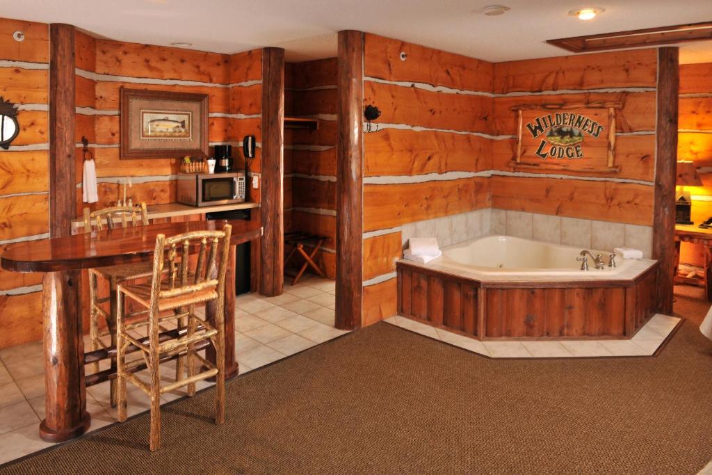 Cedar Creek Hotel Wausau - Rothschild has jacuzzi suites