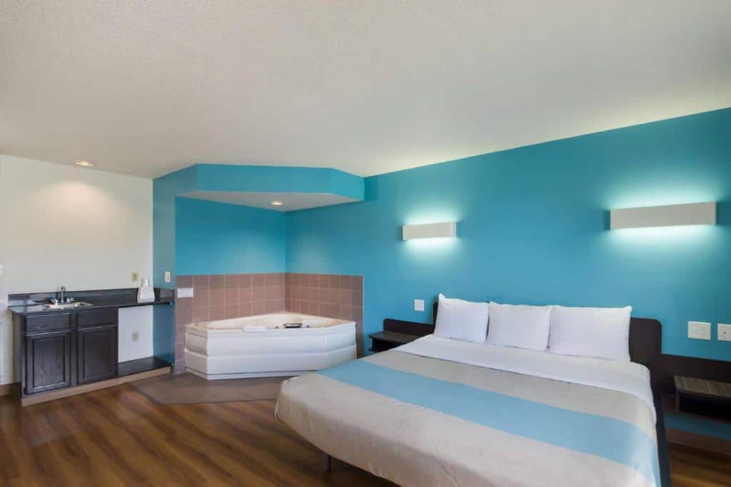 Motel 6 Rothschild