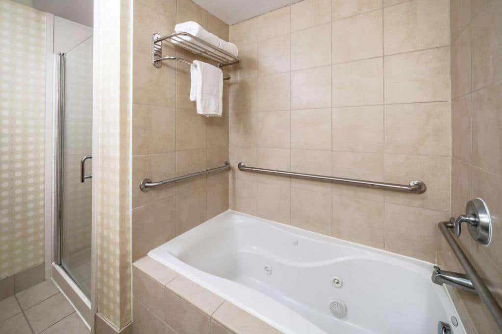 Hilton Garden Inn Morgantown has Jacuzzi suites