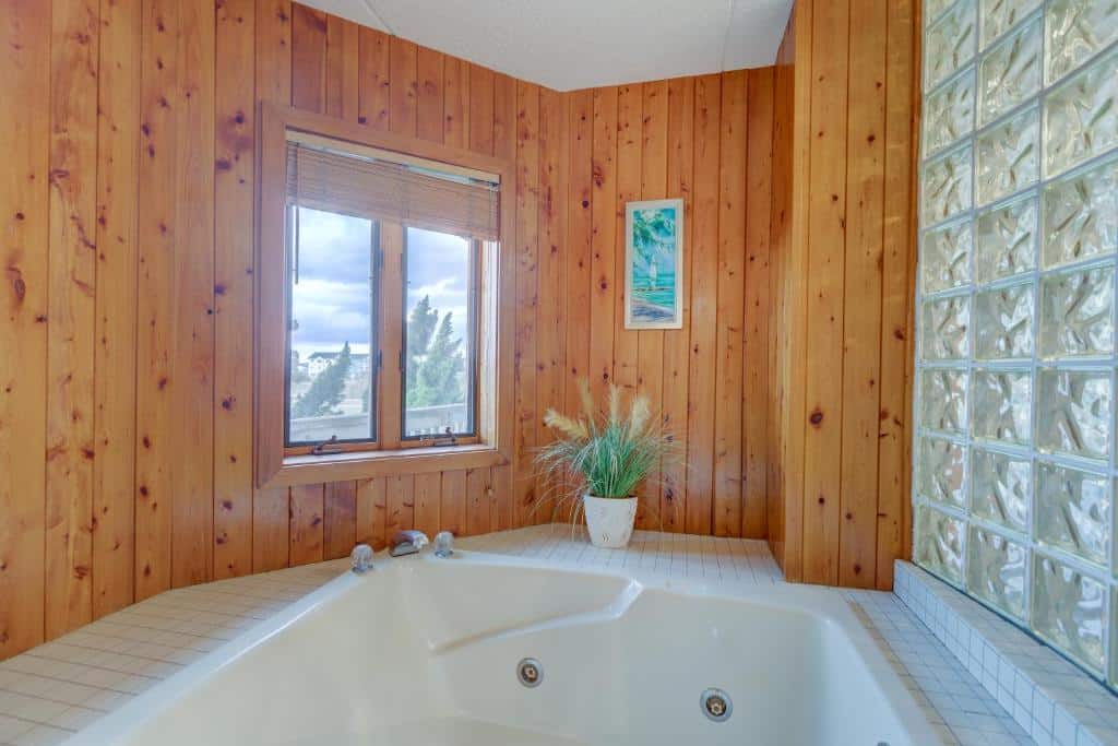 5737 - Diamond by the Sea by Resort Realty has Jacuzzi suites