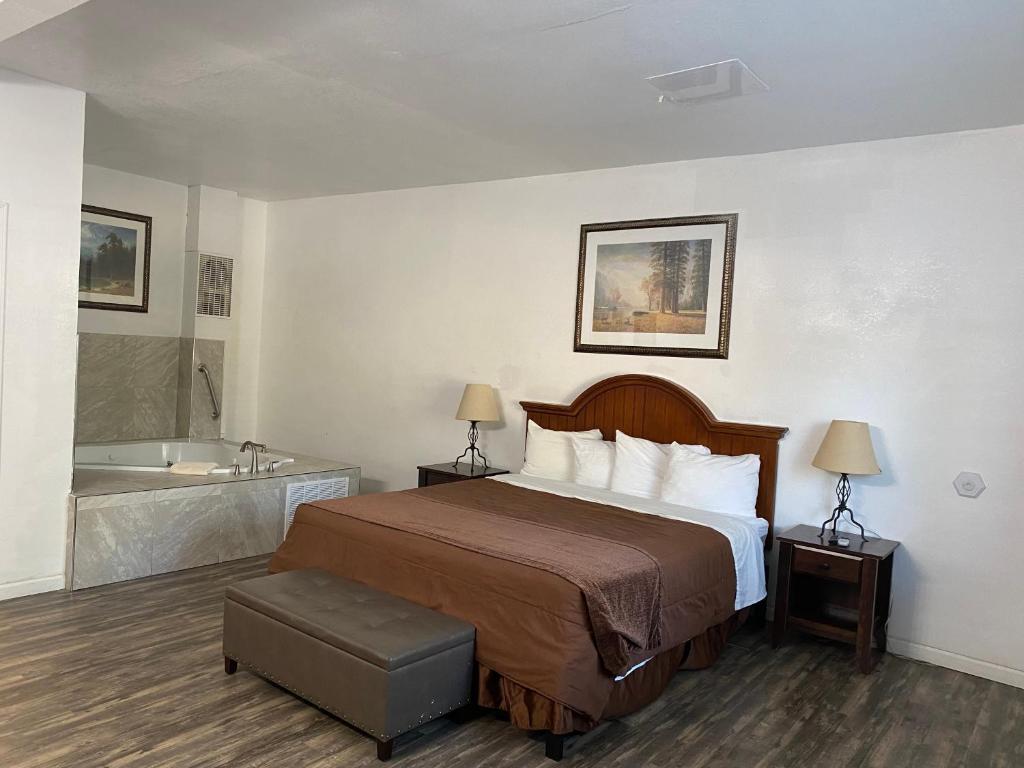 Big Pines Mountain House has jacuzzi suites