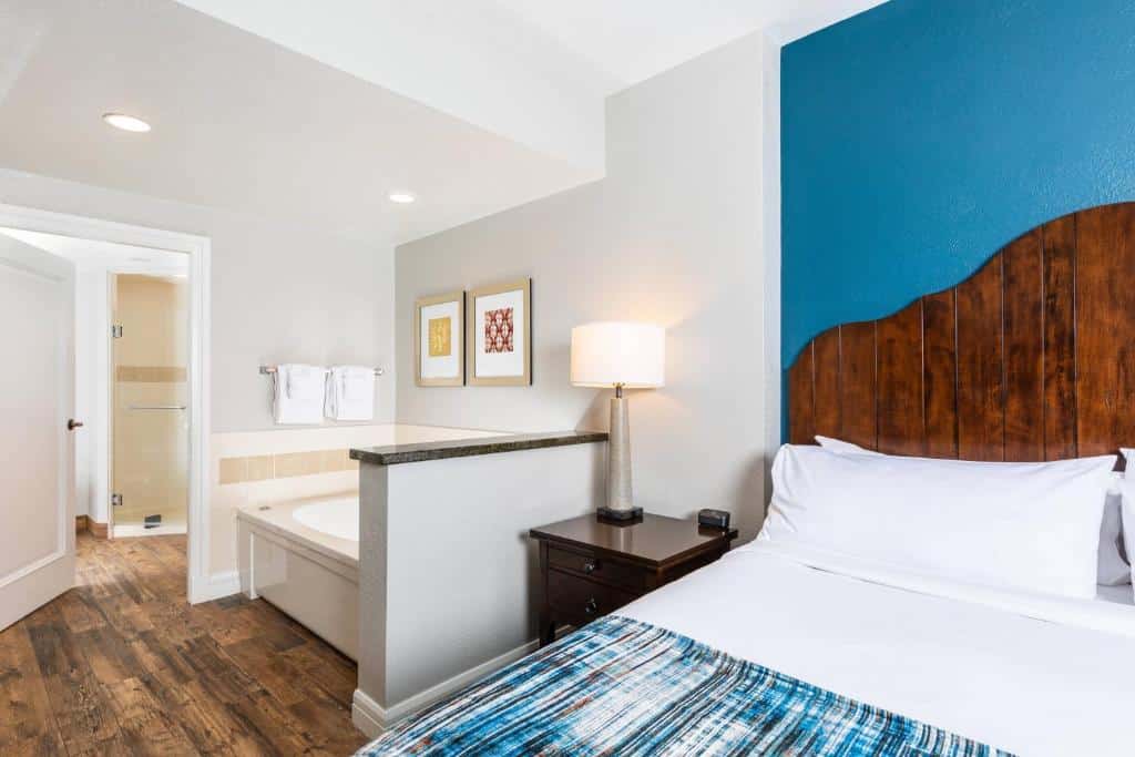 Marriott's Timber Lodge has jacuzzi suites