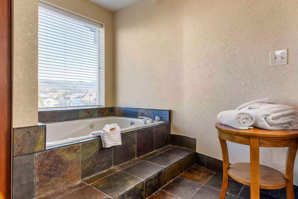 Kathryn Riverfront Inn