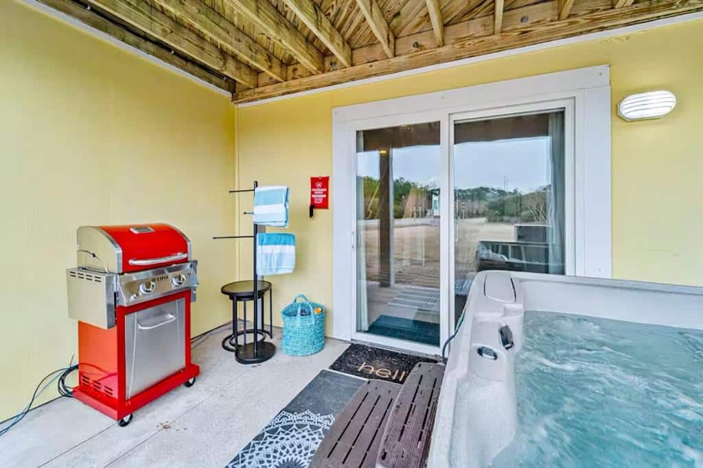 The Wright Stuff OBX has Jacuzzi suites