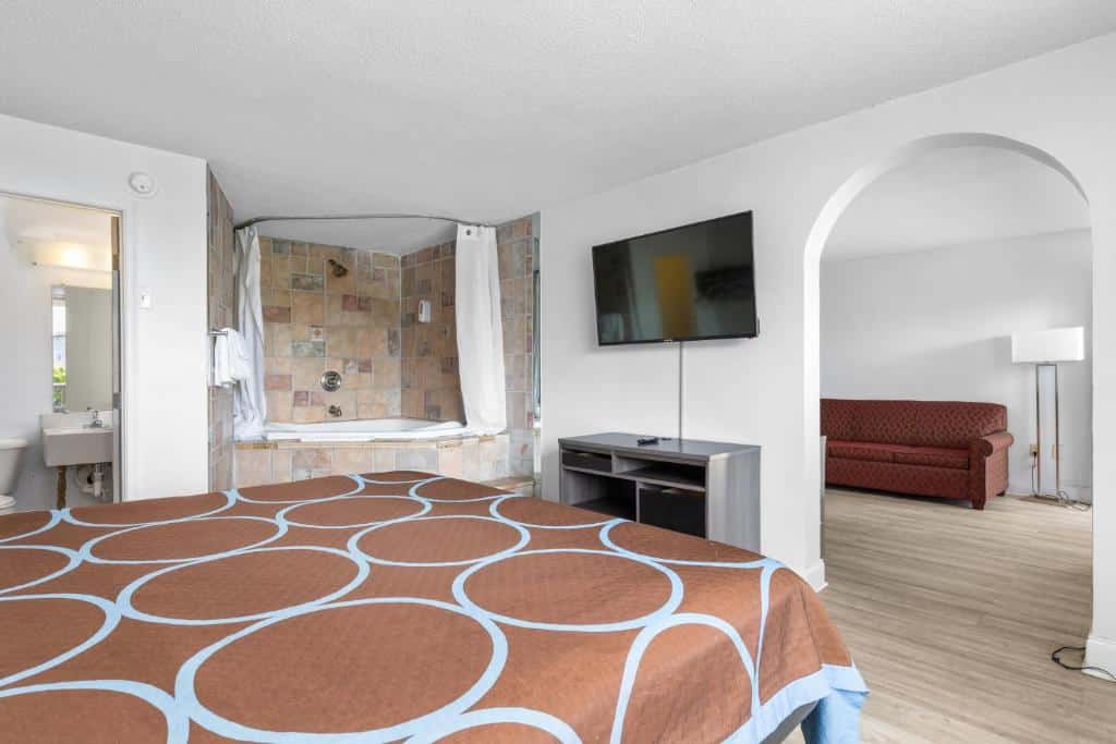 Casa Del Mar Hotel has private jacuzzi
