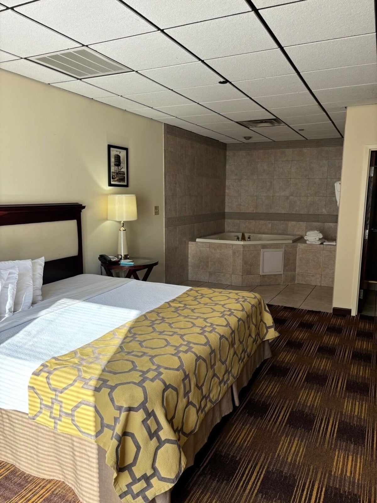 Baymont by Wyndham Johnson City has Jacuzzi suites