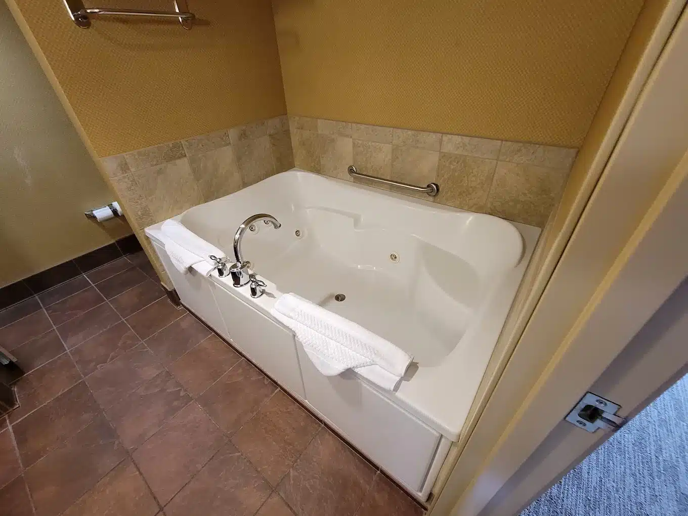 Hilton Garden Inn Missoula has jacuzzi suites