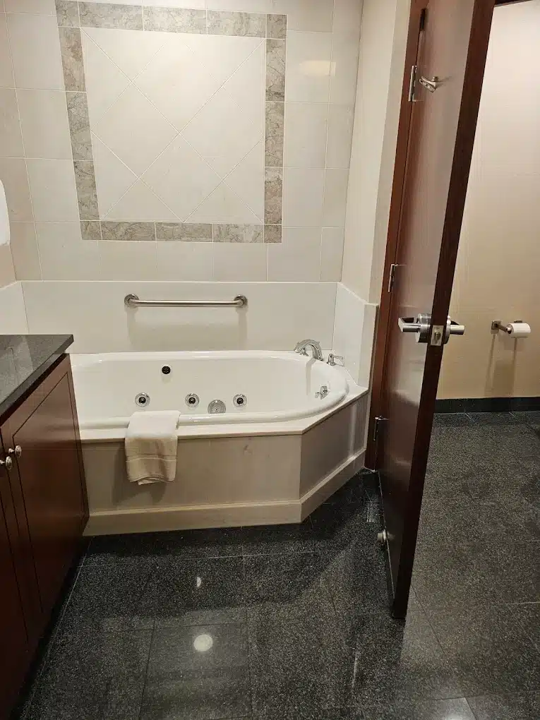 Drury Plaza Hotel Nashville Franklin has Jacuzzi suites