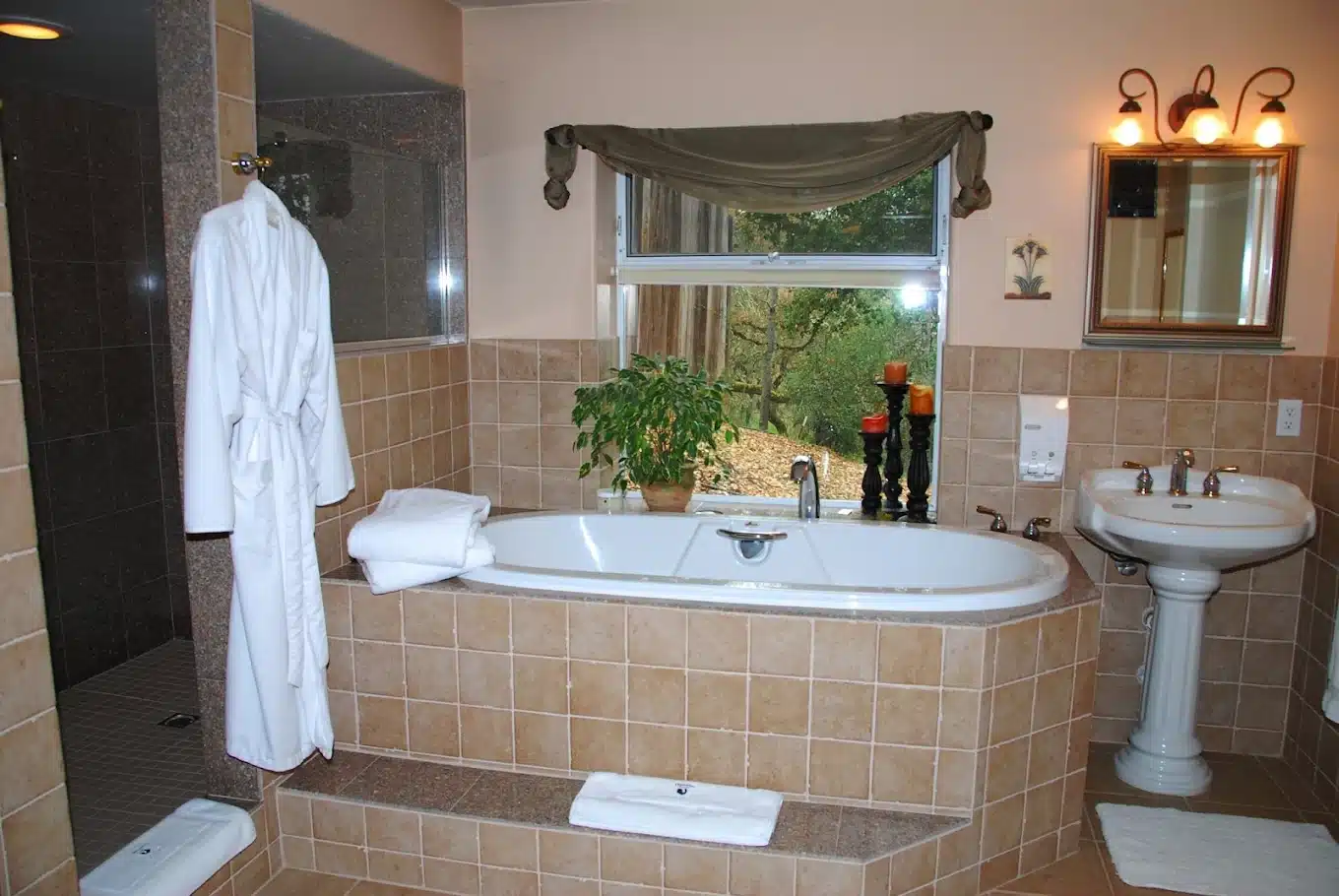 Kindred Oak Farm has jacuzzi suites
