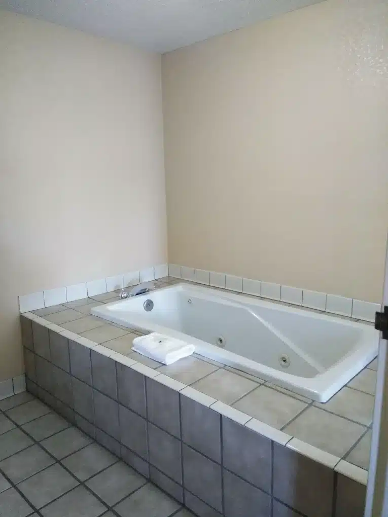 Quality Inn & Suites Dillon has Jacuzzi suites