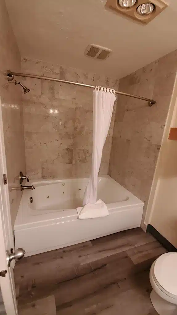 Inn at the Shore has jacuzzi suites