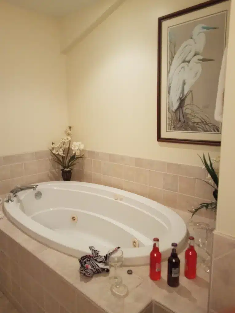 The Castle on Silver Lake has Jacuzzi suites