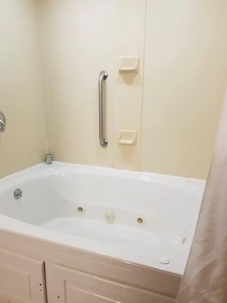 Hampton Inn Columbia has Jacuzzi suites