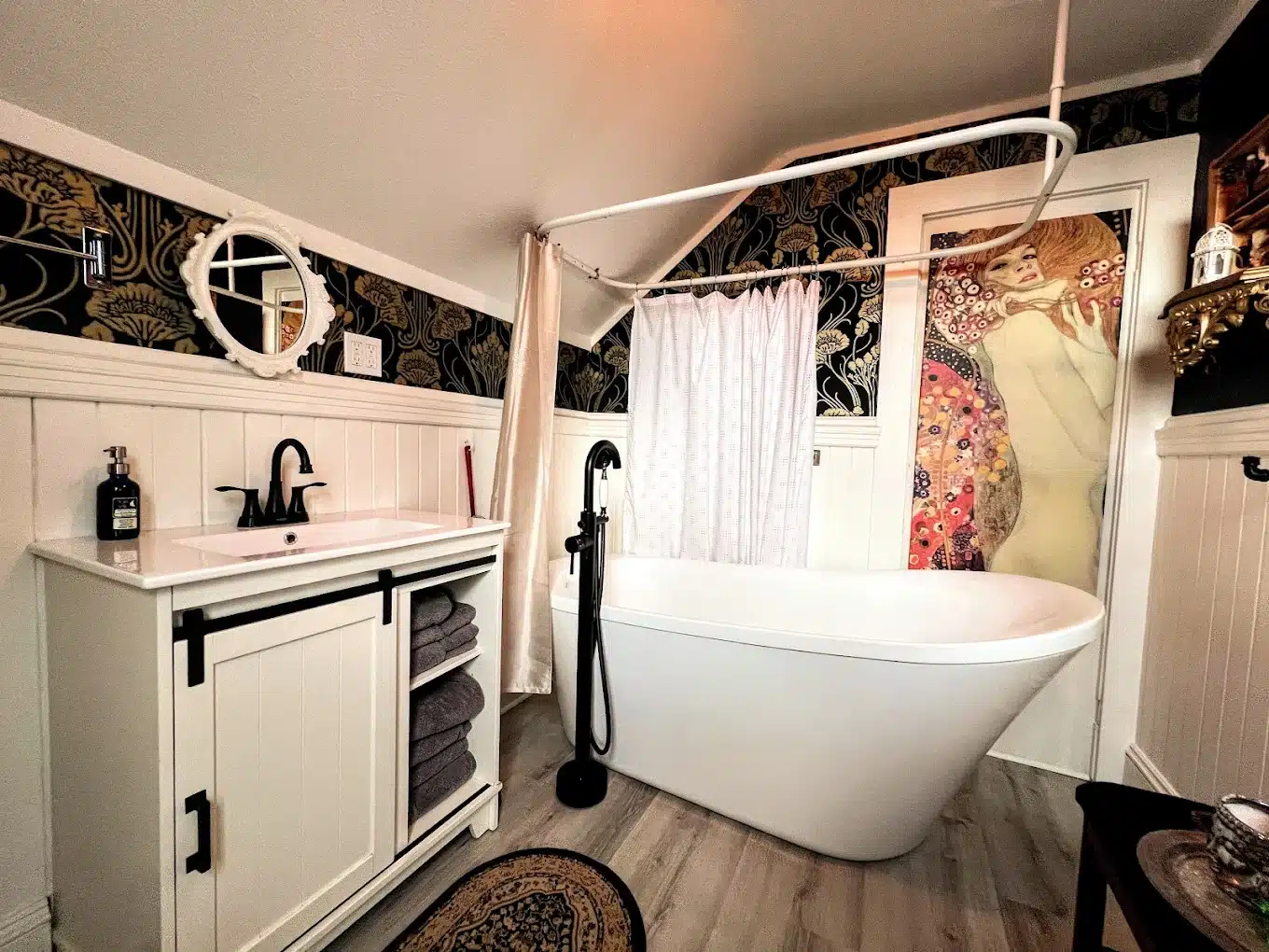 Starry Night Inn has suite with private spa tub